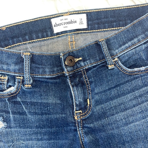 Girls Abercrombie Shorts Size 14 With Some Light Distressing. EUC!! - Picture 4 of 8